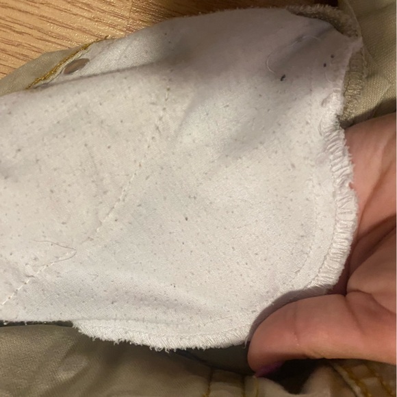 No boundaries tan booty jean shorts - Picture 2 of 4